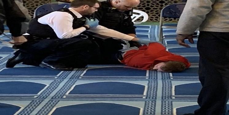 یک فرد نژادپرست با چاقو به حاضران در مسجدی در لندن حمله کرد