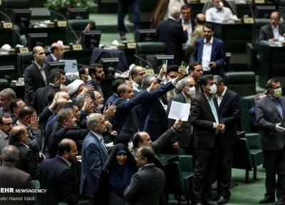 این تصاویر عجیب مجلس را ببینید ، صدا و سیما به جای مچ گیری در مترو و خیابان سراغ نمایندگان برود