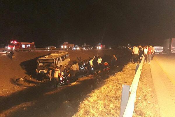 واژگونی اتوبوس در نیشابور یک کشته و 32 مصدوم برجای گذاشت