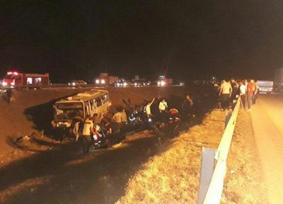واژگونی اتوبوس در نیشابور یک کشته و 32 مصدوم برجای گذاشت