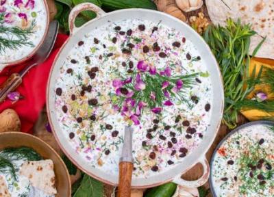 طرز تهیه آبدوغ خیار با سبزی خشک برای روزهای تابستان